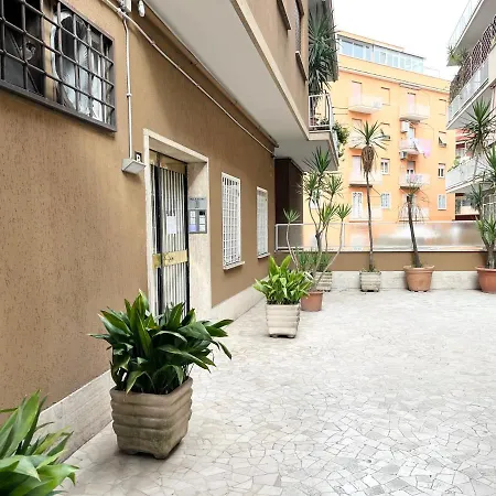 Paula Petra Vatican Apartments-3